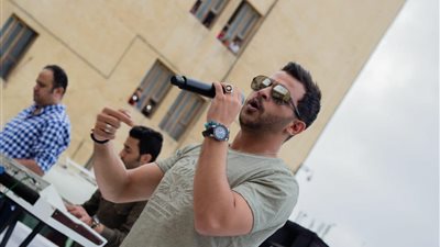 محمد رشاد يشعل حفله الغنائي بجامعة الإسكندرية (صور)