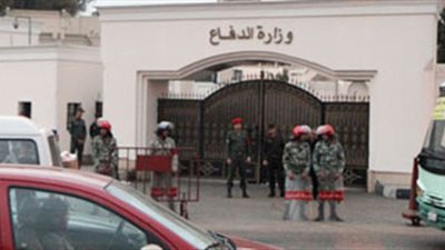 «الدفاع» تؤجل تجنيد طلبة كلية التجارة وإدارة الأعمال جامعة الجيزة