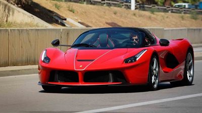 «فيراري أبيرتا» تصل معارض دبي