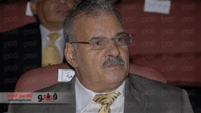 الدكتور محمود عزب