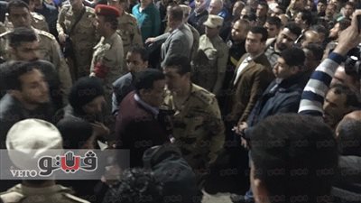 بالفيديو.. محافظ الإسماعيلية ومدير الأمن  يتقدمان جنازة شهيد سيناء