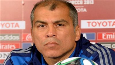 يوسف يعقد جلسة مع اللاعبين قبل انطلاق مران الأهلي