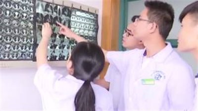 بالفيديو.. إزالة غطاء قلم ظل في رئة شاب 20 عاما