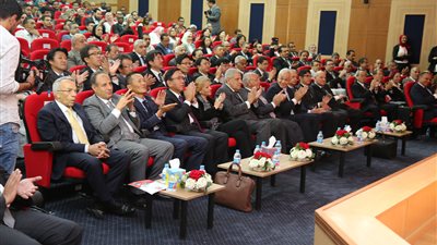 بالصور.. محلب وأبو النجا يشاركان في بدء الدراسة بالجامعة اليابانية