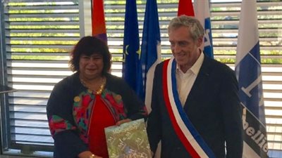 وزيرة الثقافة تبحث مع محافظ مونبلييه تبادل الفرق الموسيقية وفنون السيرك