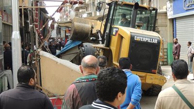 إزالة 67 لافتة إعلانية و41 أسطوانة بوتاجاز في حملة مرافق بالجيزة