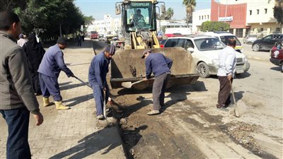 رئيس مدينة دمنهور يقود حملة نظافة بكفر الدوار
