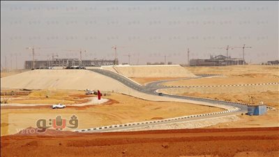 «العاصمة الإدارية» حلم يتحقق بسواعد المصريين.. إقامة مشروعات عملاقة على 170 ألف فدان.. تحتضن قرية ذكية ومقر برلمان وسفارات وجامعات ومطار وحدائق.. و550 عاملا يعملون «ليل نهار» لإقام