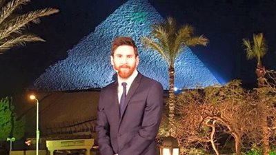 المصريين عن صورة ميسي في الأهرامات: متصور بكاميرا نوكيا