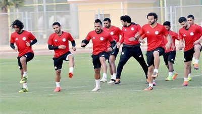انضمام أيمن أشرف ومحمود عزت إلى معسكر منتخب المحليين