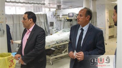 محافظ الإسكندرية يزور ٧ مصابين في حادث القطارين بمستشفى سموحة