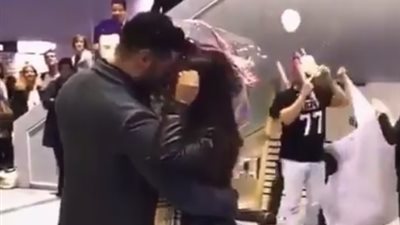 بالفيديو.. شاب يشعل «فيس بوك» بطلب الزواج من حبيبته