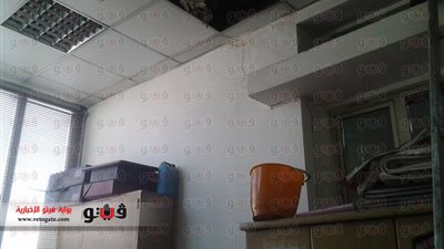 بالصور.. وزير البحث العلمي ينتقد الإهمال في صيانة غرفة بمبنى الوزارة