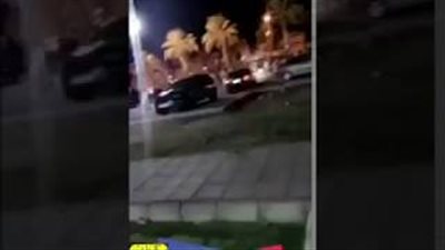 لحظة تحرش شباب بمجموعة من الفتيات في جدة (فيديو)