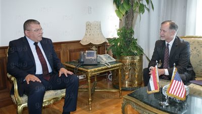 وزير الاتصالات يعرض «تحسين الإنترنت» على سفير أمريكا