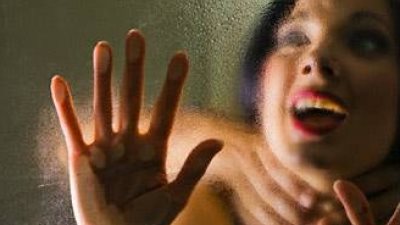 جريمة على شرف «بنت الـ 15».. «سهام» احترفت مرافقة الأثرياء بعد القبض على زوجها.. وباعت عذرية ابنتها بـ«50» ألف جنيه.. والقدر أودى بحياة الصغيرة وماتت مع «الزبون»