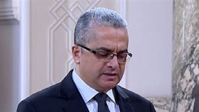 وزير البحث العلمي يعد العاملين بالتواصل عبر «الإيميل»