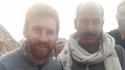 نشطاء عن صورة ميسي مع شيخ خفر الأهرامات: آه لو لعبت يا زهر