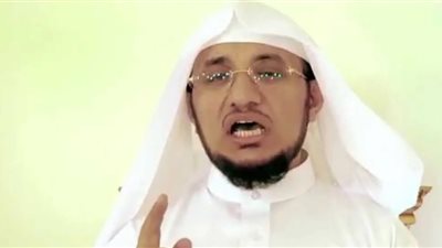 داعية سعودي يثير أزمة مع الكويت بسبب تغريدة مسيئة لفنان راحل