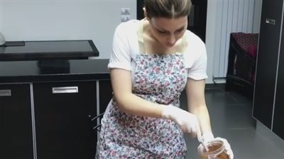 بالفيديو.. يارا تعد الحلوي على أنغام أغانيها في منزلها