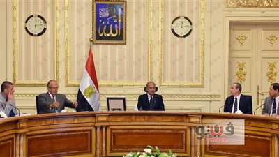 رئيس الحكومة و10 محافظين يبحثون ملف استرداد أراضي الدولة
