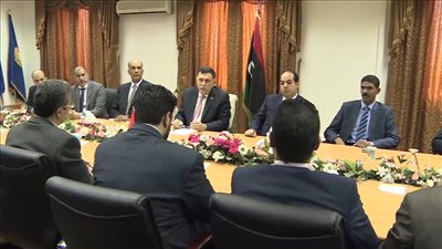 بريطانيا وحكومة الوفاق الليبية تبحثان مواجهة الهجرة غير الشرعية