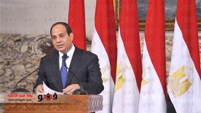 السيسي يقبل رأس فائز بمسابقة القرآن بسبب تبرعه لصندوق تحيا مصر