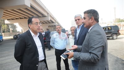 وزير الإسكان يتفقد تشطيبات كوبري الفنجرى قبل بدء التشغيل