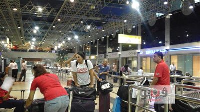 بالصور.. بعثة منتخب تونس لكرة السلة تغادر مطار القاهرة