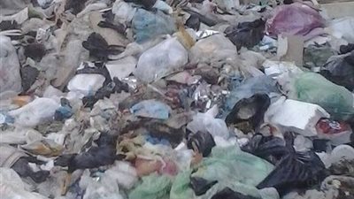 بالصور.. انتشار القمامة بمحطة صرف صحي الداخيلة في الإسكندرية