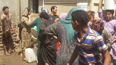 بالصور.. أهالي أولاد صقر يهددون بقطع الطريق بسبب انقطاع المياه