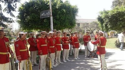 بالصور.. موسيقى عسكرية بشوارع الإسماعيلية احتفالا بذكرى تحرير سيناء