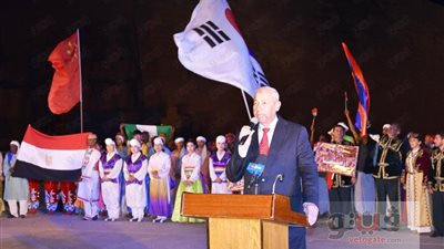 محافظ أسوان: آلاف السائحين والمصريين يشاهدون تعامد الشمس في أبوسمبل