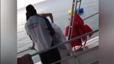 عروس كادت تفقد حياتها بسبب تهورها في حفل زفافها (فيديو)