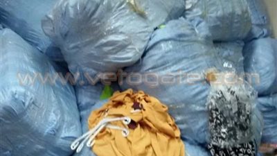 بالصور.. إحباط محاولة تهريب 5 طن ملابس جاهزة بجمارك بورسعيد