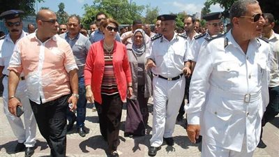 بالصور.. نائب محافظ الإسكندرية تتابع رفع القمامة وإزالة الإشغالات