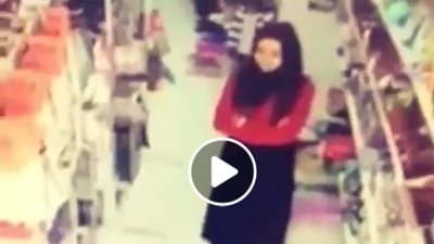 «مش هتكوني لغيري».. لحظة إشعال شاب النيران في فتاة رفضت عائلتها زواجها منه (فيديو)