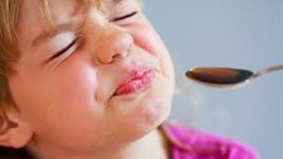 طرق التعامل الصحيحة مع ترجيع طفلك بعد تناول الدواء