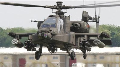 طائرات الأباتشي تقصف عددًا من الأهداف التابعة للإرهابيين بسيناء