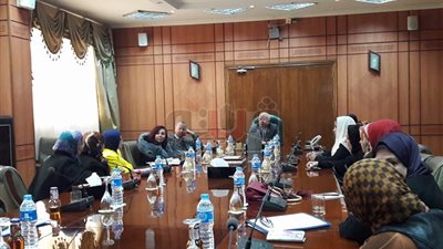 محافظ بورسعيد يطالب «القومي للمرأة» بالتوعية للمشاركة في الانتخابات