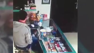 انفجار علبة طعام داخل متجر (فيديو)