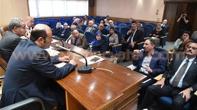 هجوم برلمانى على وزير التموين بسبب توريد القمح الوهمى