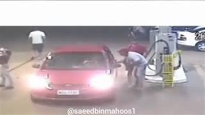 لحظة دهس سائق رجلًا عمدًا بعد مشاجرة بينهما (فيديو)