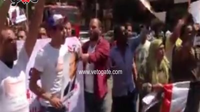 بالفيديو.. مواطنون يهتفون ضد مرسي بـ«طلعت حرب»: «إعدموه.. إعدموه»