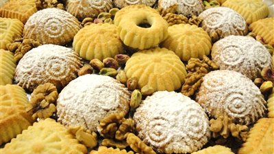 بالصور.. «كعك العيد صناعة مصرية».. ظهر في عهد الفراعنة ويتكون من العسل والسمن.. أعده المسلمون في العصر الطولوني.. حشوه بالدنانير الذهبية في الدولة الإخشيدية.. ووزع كصدقة أيام المماليك والعثم