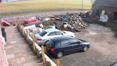 بالفيديو.. سيارة مسرعة تتعرض لحادث مروع في شوارع بريطانيا