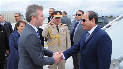 نشاط مكثف للرئيس في باريس.. يشهد التوقيع على 17 اتفاقية.. مباحثات مع ماكرون غدا.. حوار مع فرنسا 24 ومقابلات في وزارة الدفاع.. لقاءات مع كبرى الشركات الفرنسية