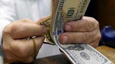 هاني عادل: الدولار يشهد تراجعا والجنيه يتعافى خلال الصيف الجاري
