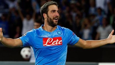 «هيجواين» يقود هجوم نابولي أمام روما