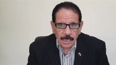 مدير مكتب محافظ الفيوم يستغل منصبه لإجبار أعضاء نادي قارون علي انتخابه